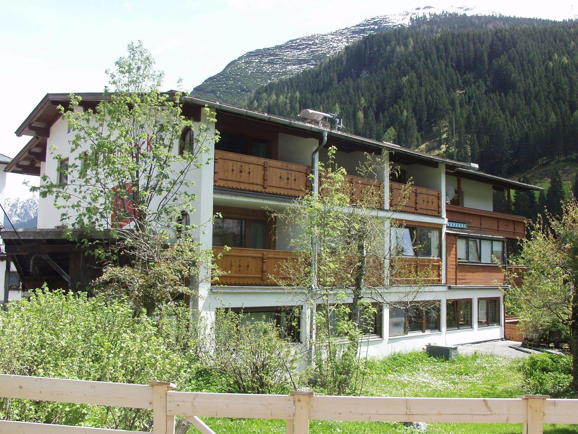 Appartements Steinbock - Ski-In & Ski-Out トゥクス エクステリア 写真